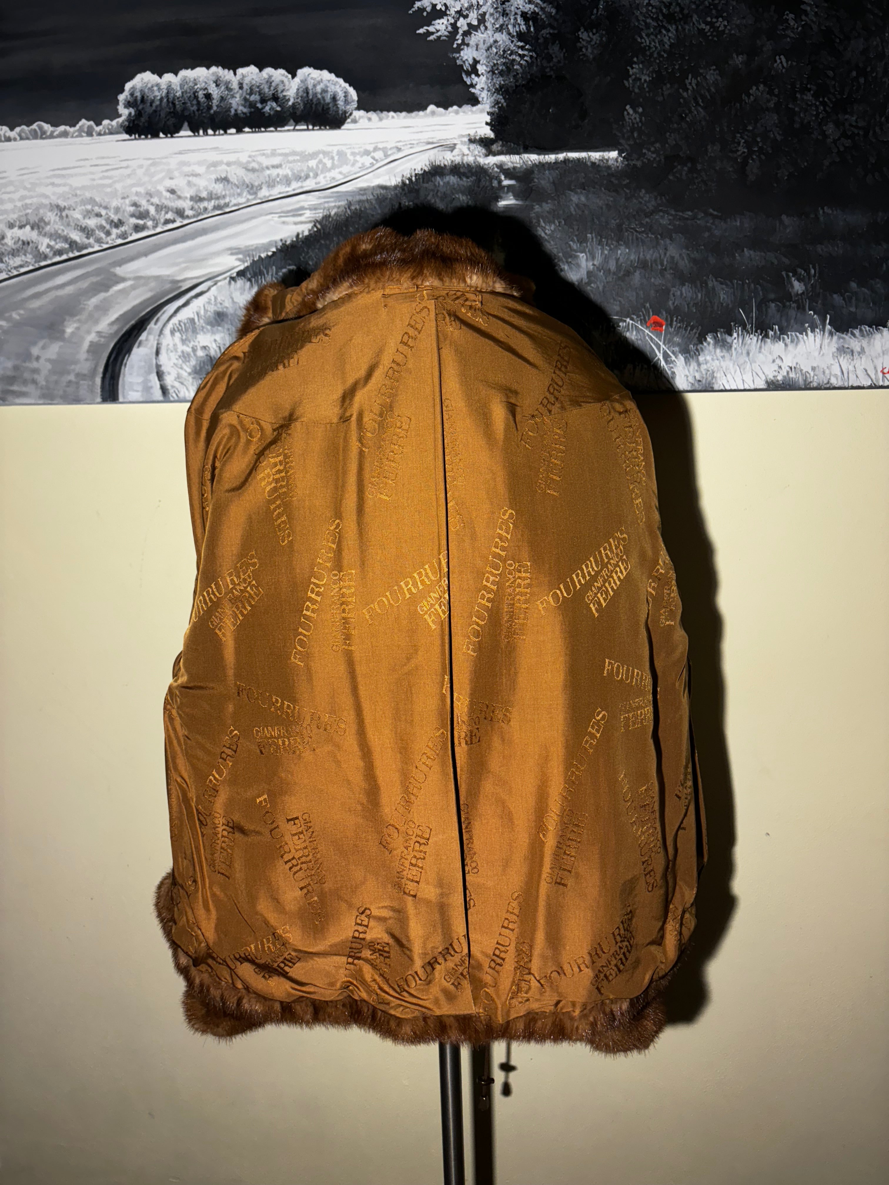 Visone con cappuccio