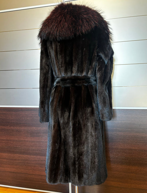Cappotto di visone con cintura e collo in volpe