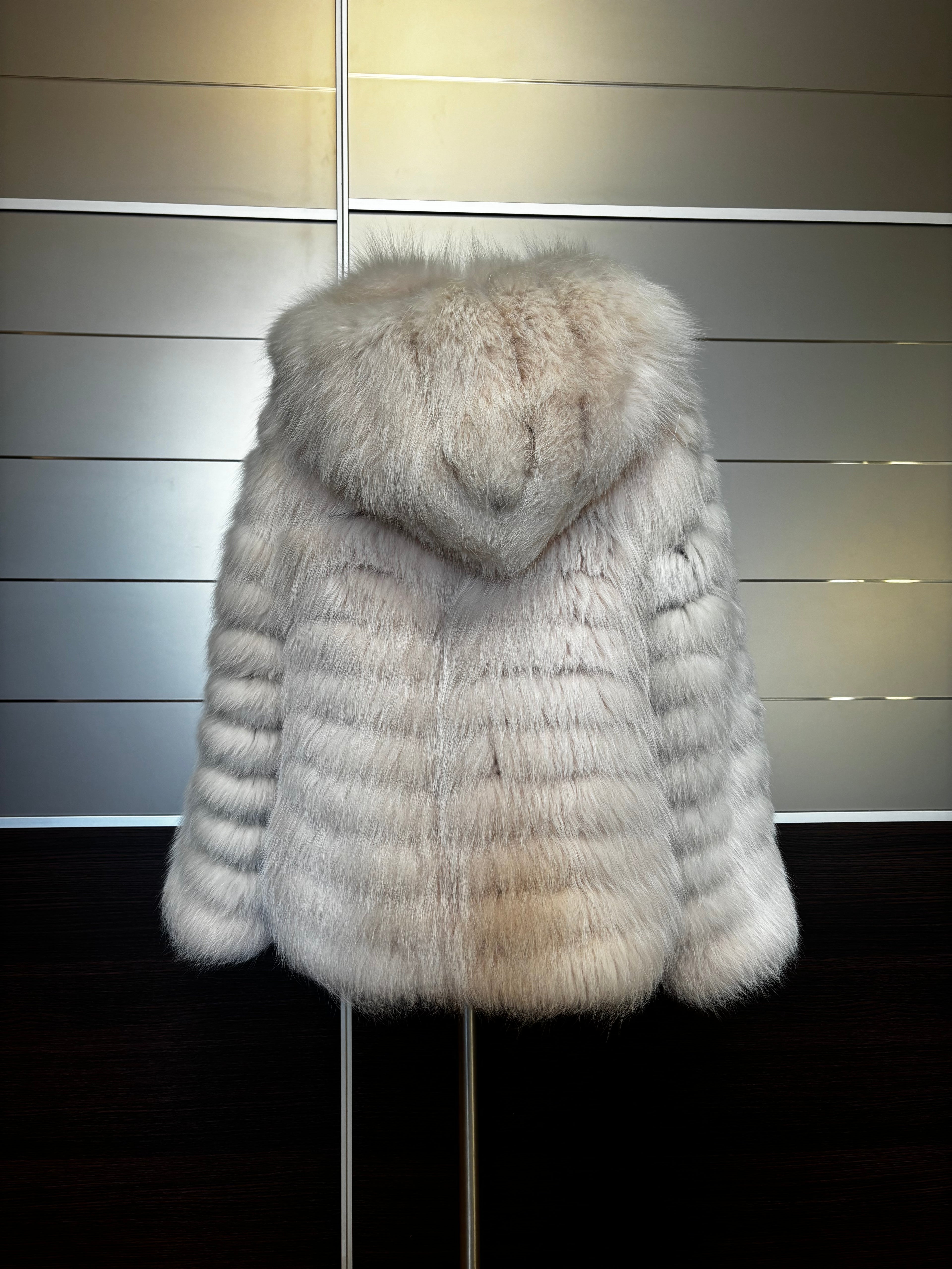 Pelliccia di volpe con cappuccio