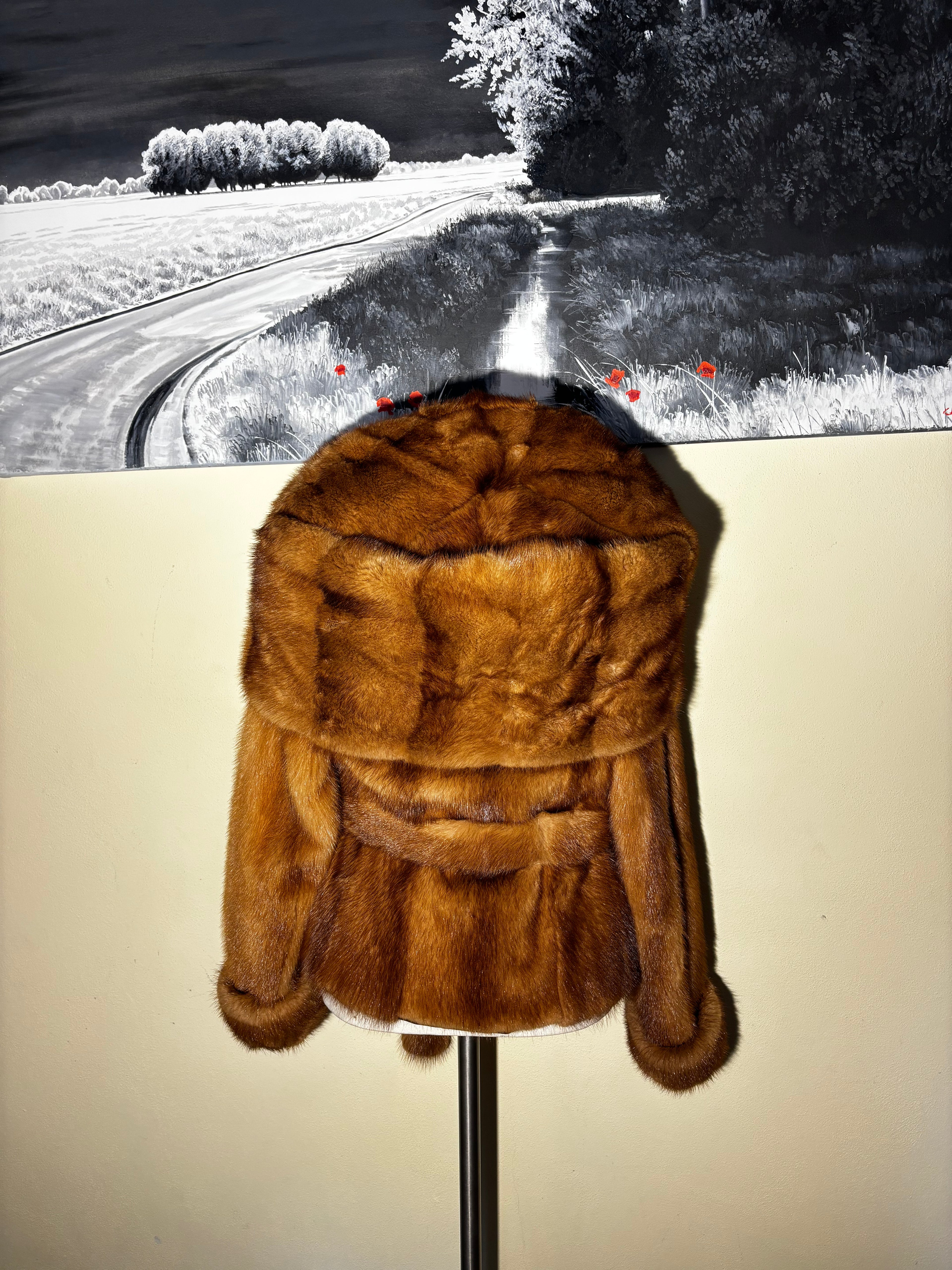 Giacca di visone con cappuccio e cintura