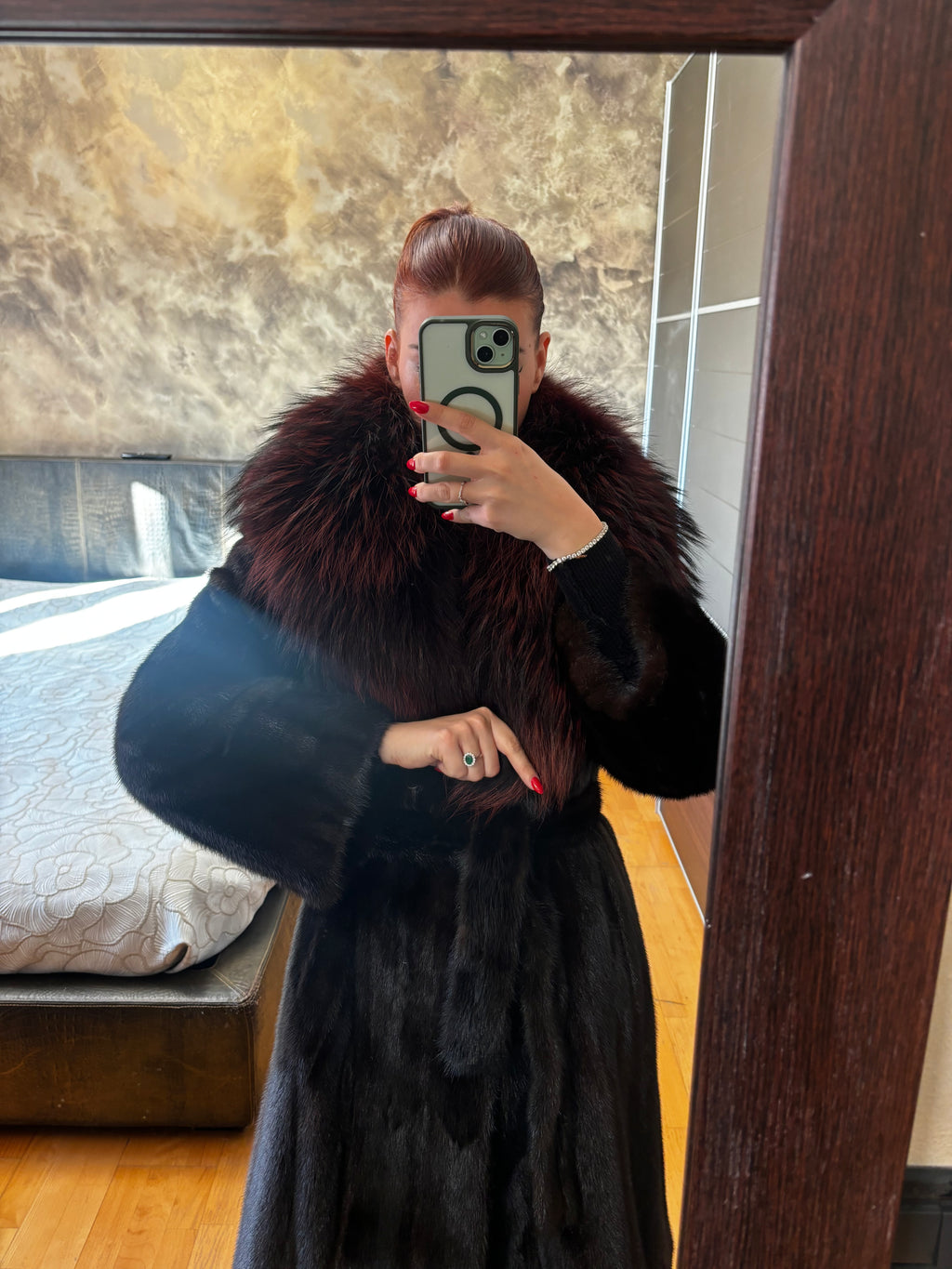 Cappotto di visone con cintura e collo in volpe