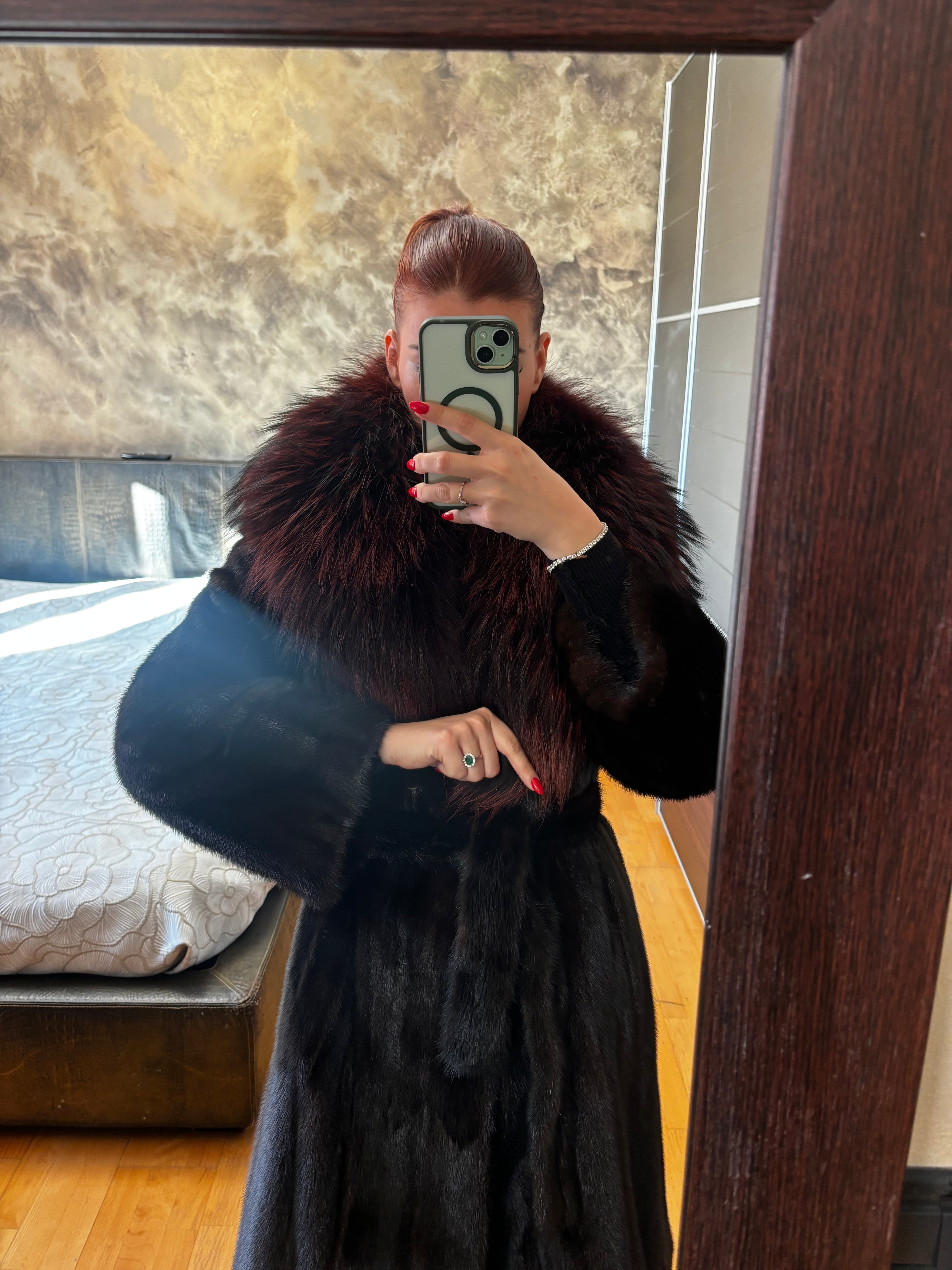 Cappotto di visone con cintura e collo in volpe