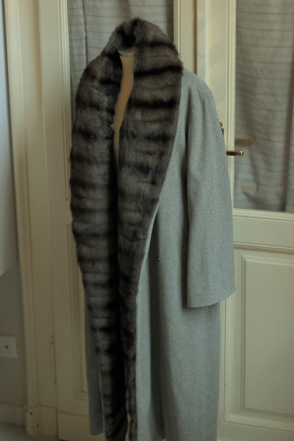 Cappotto di pura lana vergine con bordo di petit gris Gianfranco Ferrè