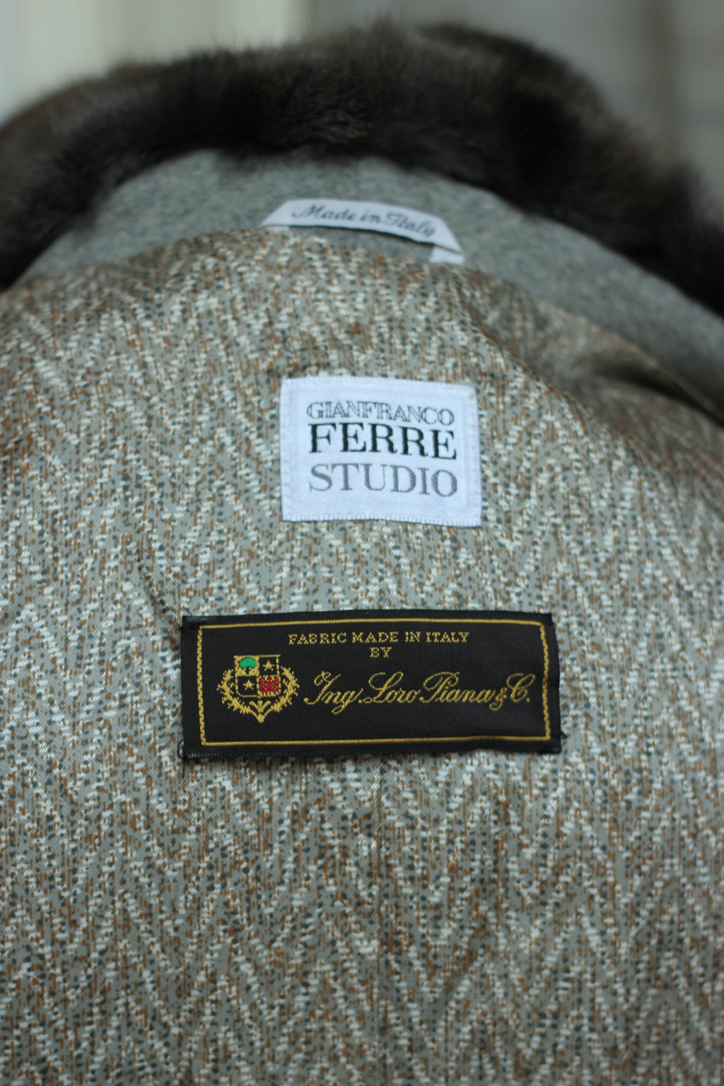 Cappotto di pura lana vergine con bordo di petit gris Gianfranco Ferrè